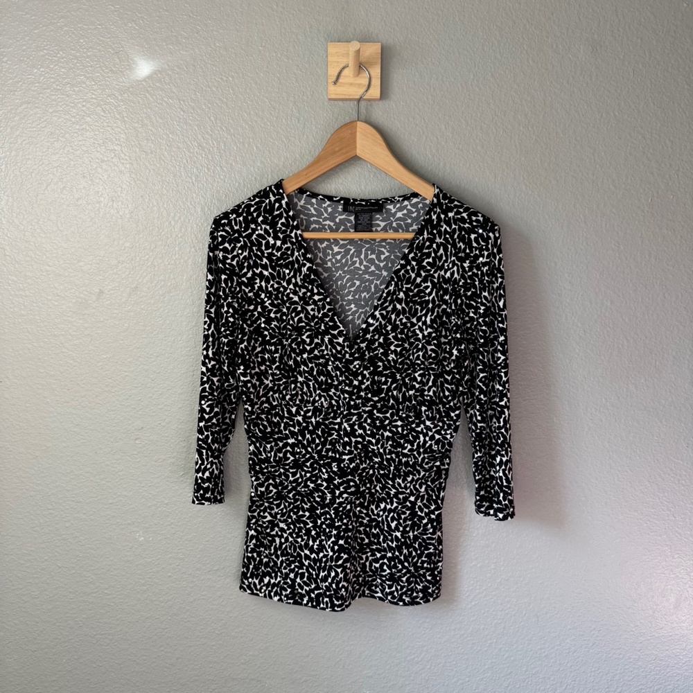 Petite Black & White Sequin V-Neck Top Women’s M from INC International Concepts